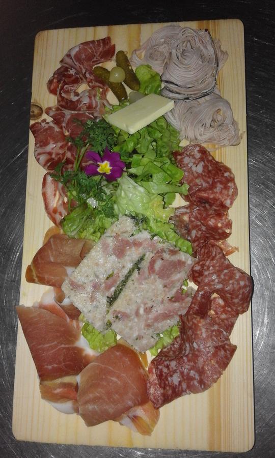 Logis De L'Europe Restaurant Le Cepage 호텔 코르비니 외부 사진